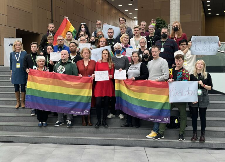 Solidarität mit den Opfern queerfeindlicher Gewalt in Bratislava